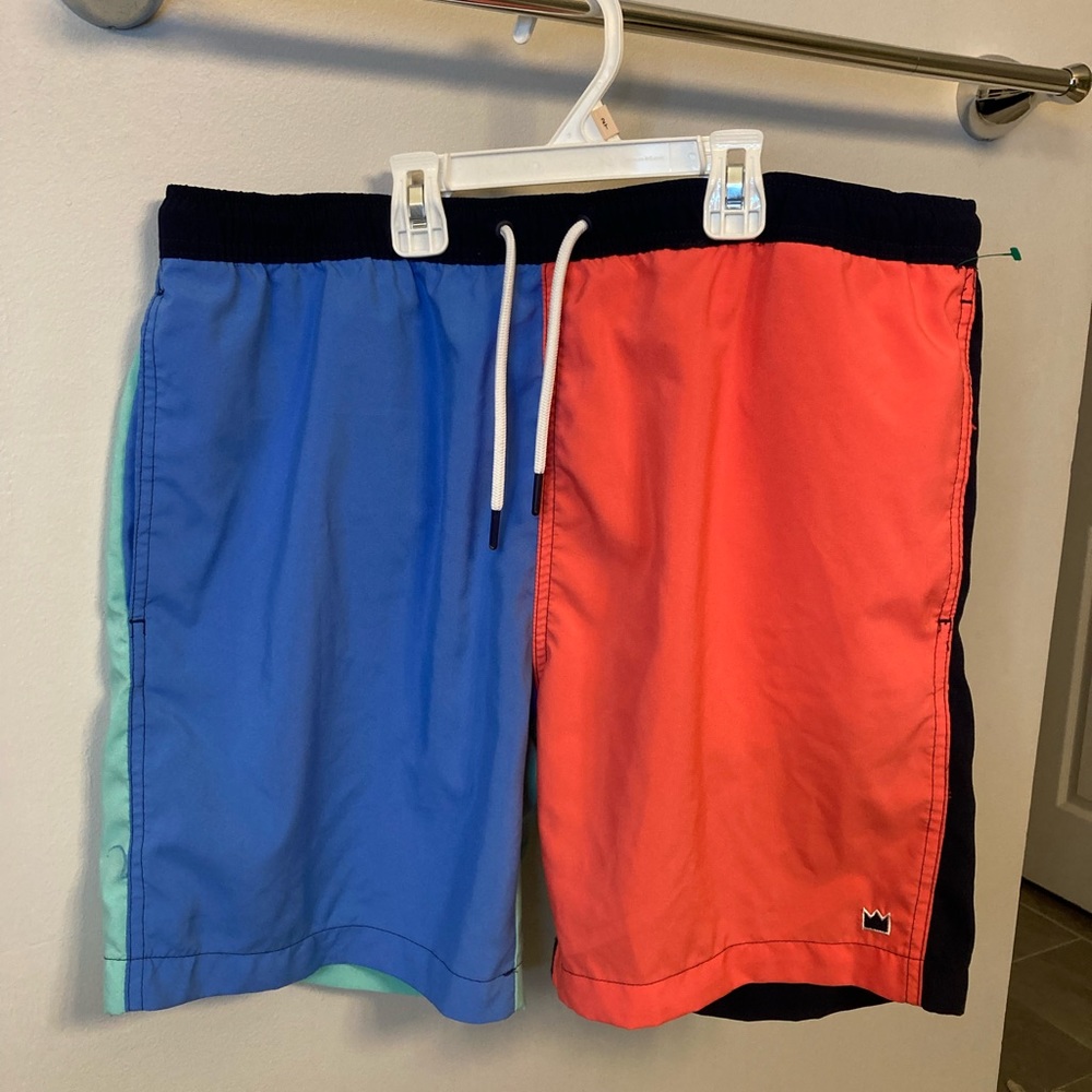 Crown & Ivy Men’s Color Block Swim Trunks sz L with mesh lining and drawstrings